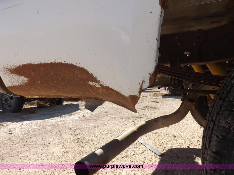 image for item I8420 2004 Ford F350 Super Duty XL pickup truck