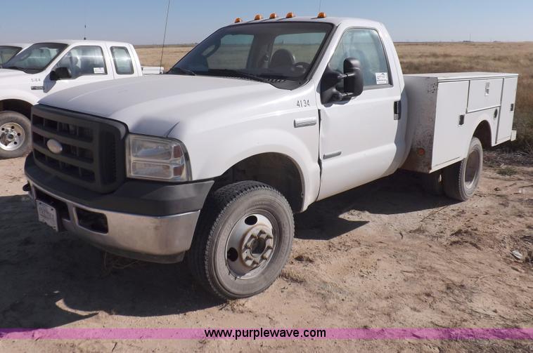 image for item I8421 2005 Ford F350 Super Duty XL utility truck