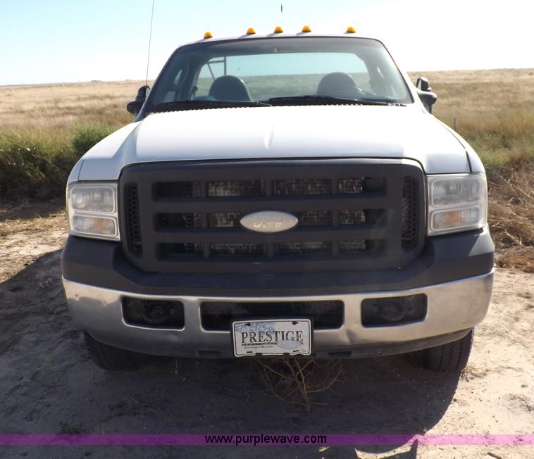 image for item I8421 2005 Ford F350 Super Duty XL utility truck