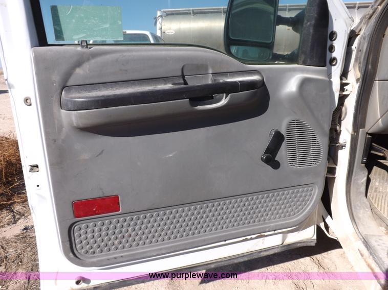 image for item I8421 2005 Ford F350 Super Duty XL utility truck