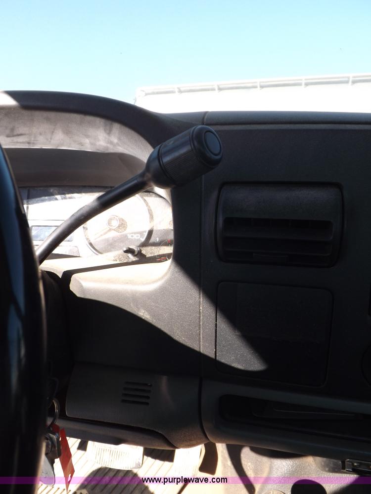 image for item I8421 2005 Ford F350 Super Duty XL utility truck