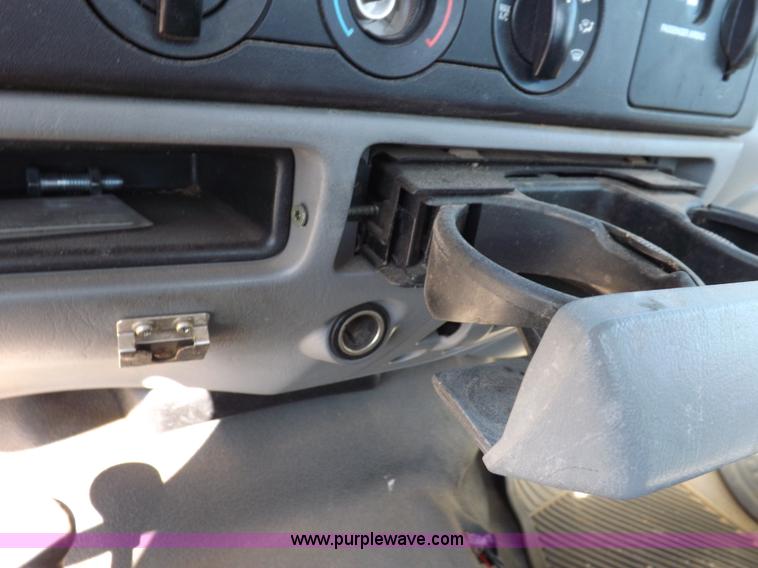 image for item I8421 2005 Ford F350 Super Duty XL utility truck