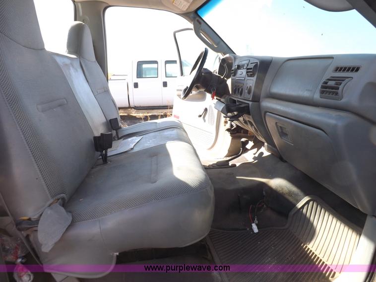 image for item I8421 2005 Ford F350 Super Duty XL utility truck