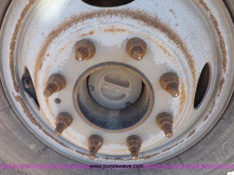 image for item I8421 2005 Ford F350 Super Duty XL utility truck