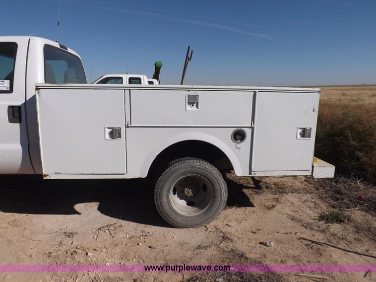 image for item I8421 2005 Ford F350 Super Duty XL utility truck