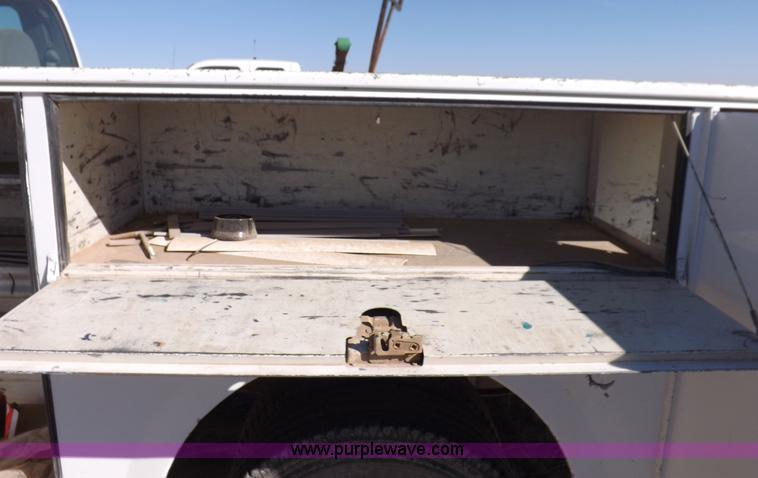 image for item I8421 2005 Ford F350 Super Duty XL utility truck