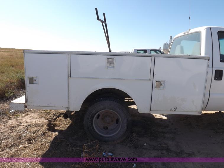 image for item I8421 2005 Ford F350 Super Duty XL utility truck