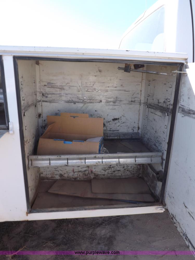 image for item I8421 2005 Ford F350 Super Duty XL utility truck