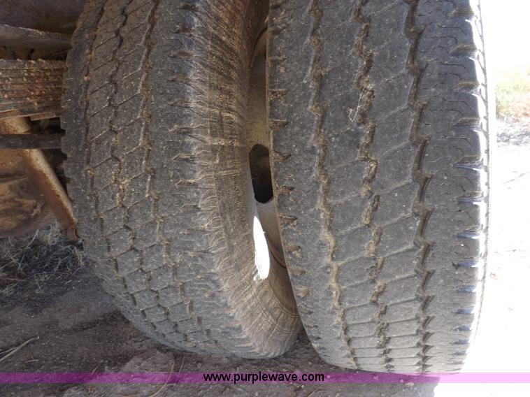 image for item I8421 2005 Ford F350 Super Duty XL utility truck