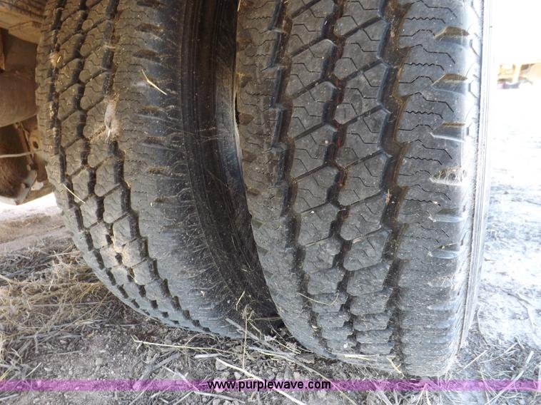 image for item I8421 2005 Ford F350 Super Duty XL utility truck