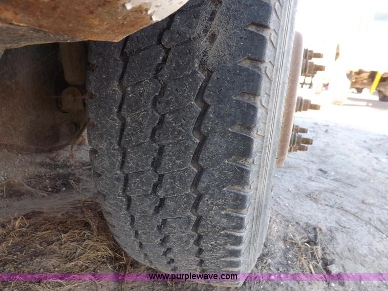 image for item I8421 2005 Ford F350 Super Duty XL utility truck