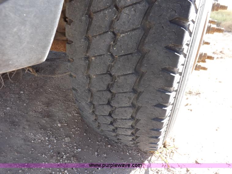 image for item I8421 2005 Ford F350 Super Duty XL utility truck