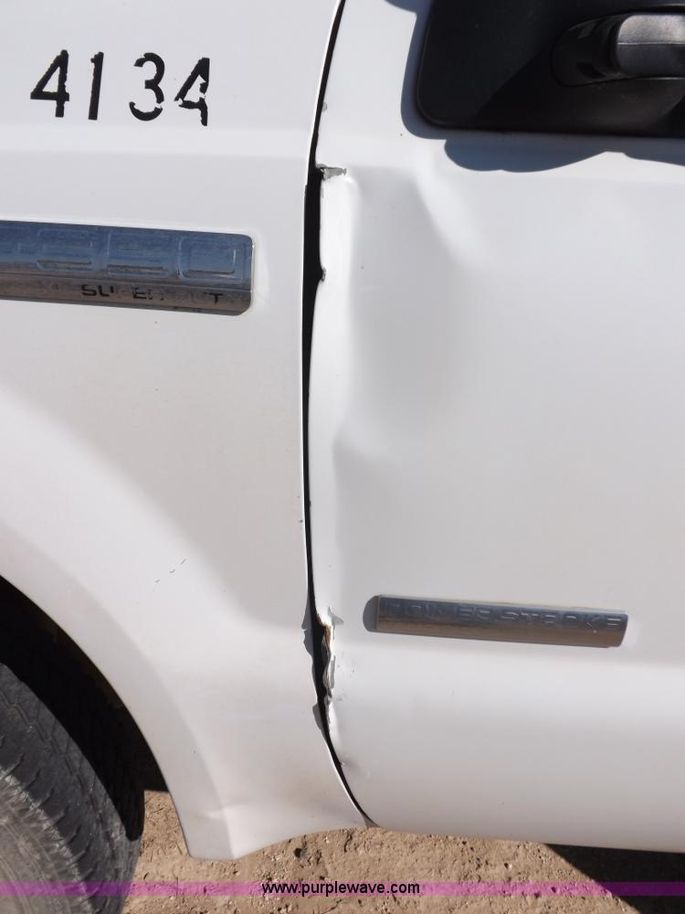image for item I8421 2005 Ford F350 Super Duty XL utility truck
