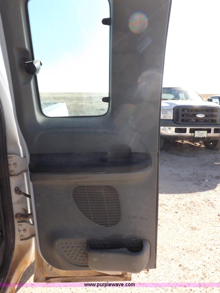 image for item I8422 2006 Ford F250 Super Duty XL SuperCab pickup truck