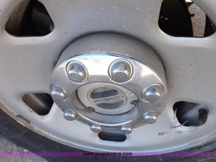 image for item I8422 2006 Ford F250 Super Duty XL SuperCab pickup truck