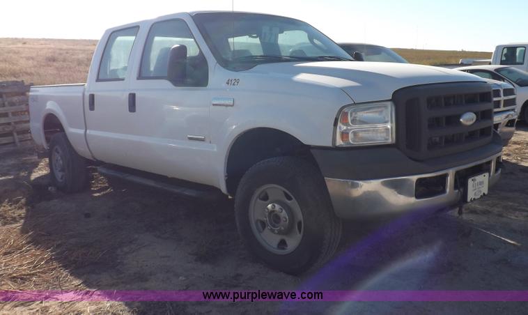 image for item I8423 2005 Ford F250 Super Duty XL Crew Cab pickup truck