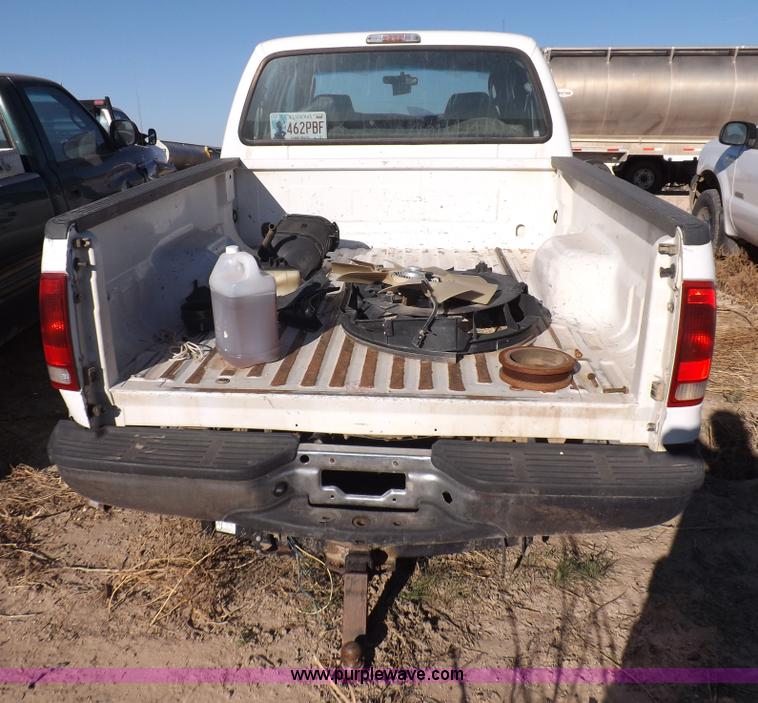 image for item I8423 2005 Ford F250 Super Duty XL Crew Cab pickup truck
