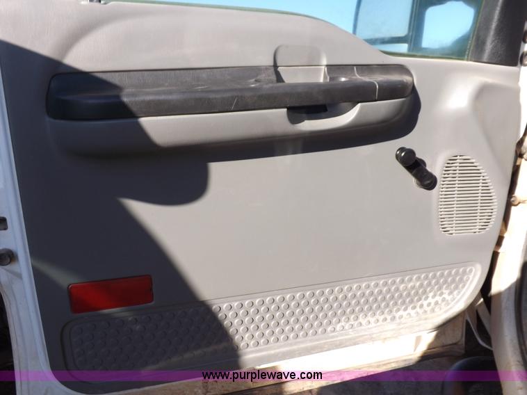 image for item I8423 2005 Ford F250 Super Duty XL Crew Cab pickup truck