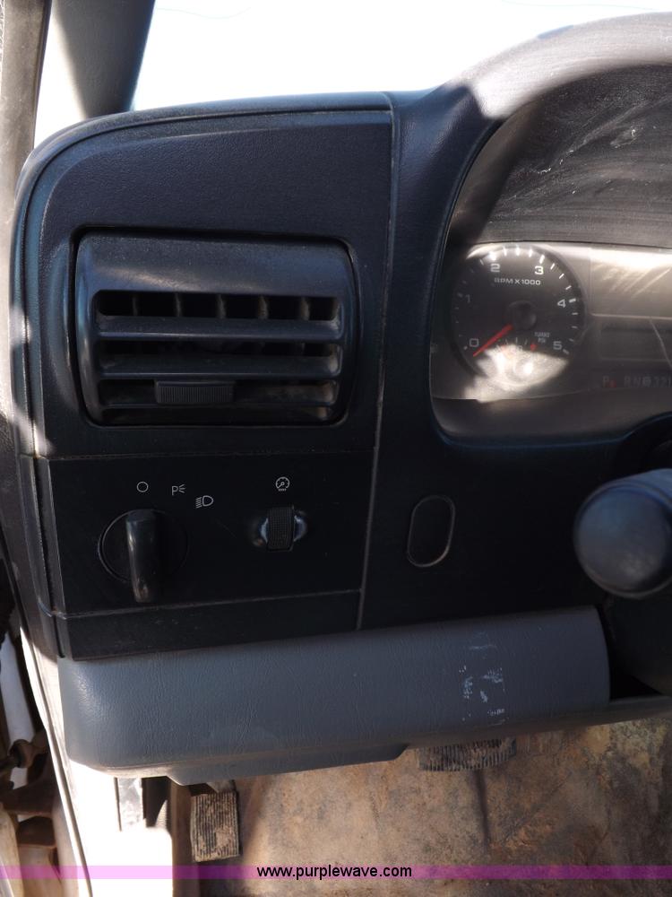 image for item I8423 2005 Ford F250 Super Duty XL Crew Cab pickup truck