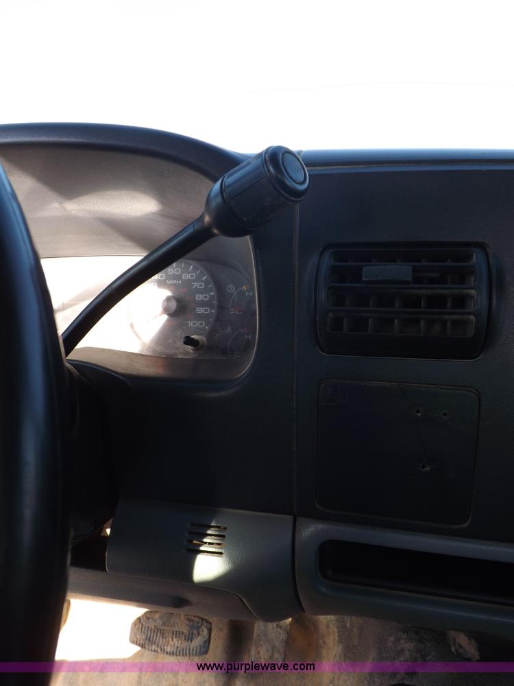 image for item I8423 2005 Ford F250 Super Duty XL Crew Cab pickup truck