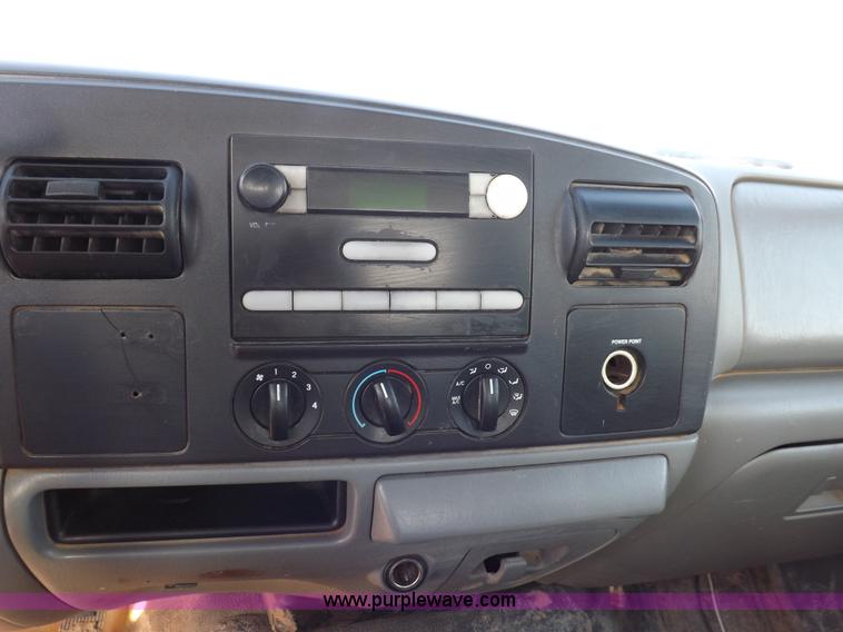 image for item I8423 2005 Ford F250 Super Duty XL Crew Cab pickup truck