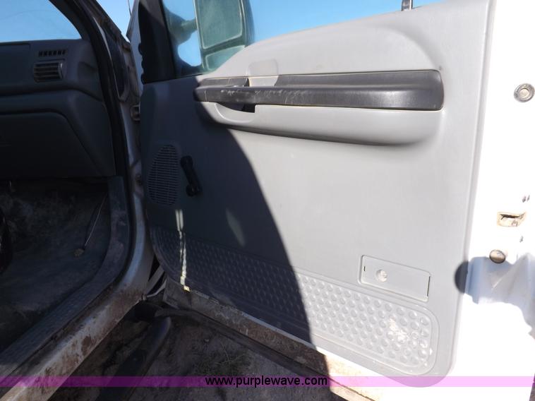 image for item I8423 2005 Ford F250 Super Duty XL Crew Cab pickup truck