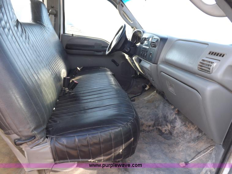 image for item I8423 2005 Ford F250 Super Duty XL Crew Cab pickup truck