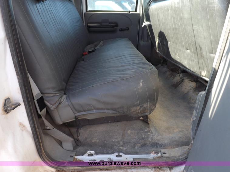 image for item I8423 2005 Ford F250 Super Duty XL Crew Cab pickup truck