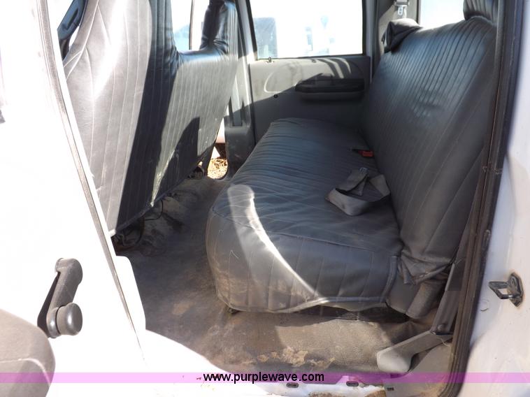 image for item I8423 2005 Ford F250 Super Duty XL Crew Cab pickup truck