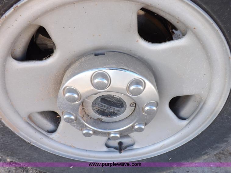 image for item I8423 2005 Ford F250 Super Duty XL Crew Cab pickup truck