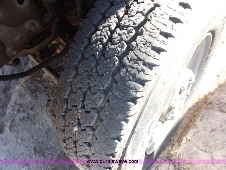 image for item I8423 2005 Ford F250 Super Duty XL Crew Cab pickup truck