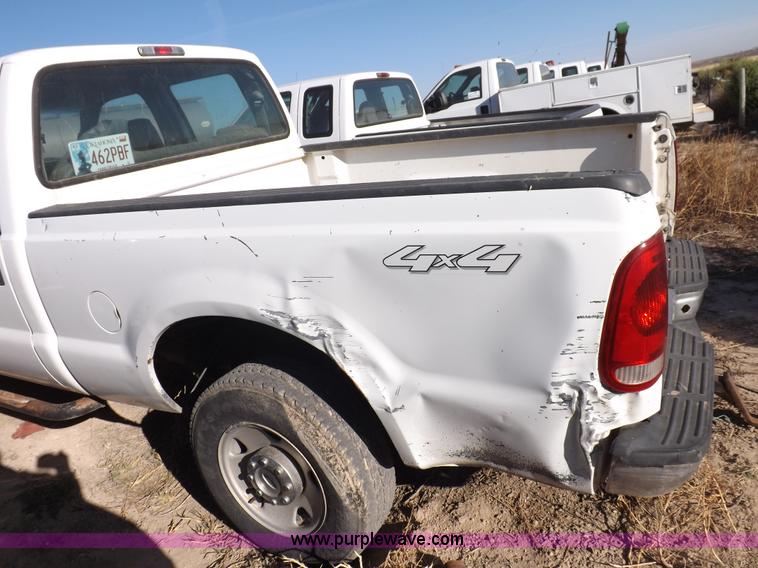 image for item I8423 2005 Ford F250 Super Duty XL Crew Cab pickup truck
