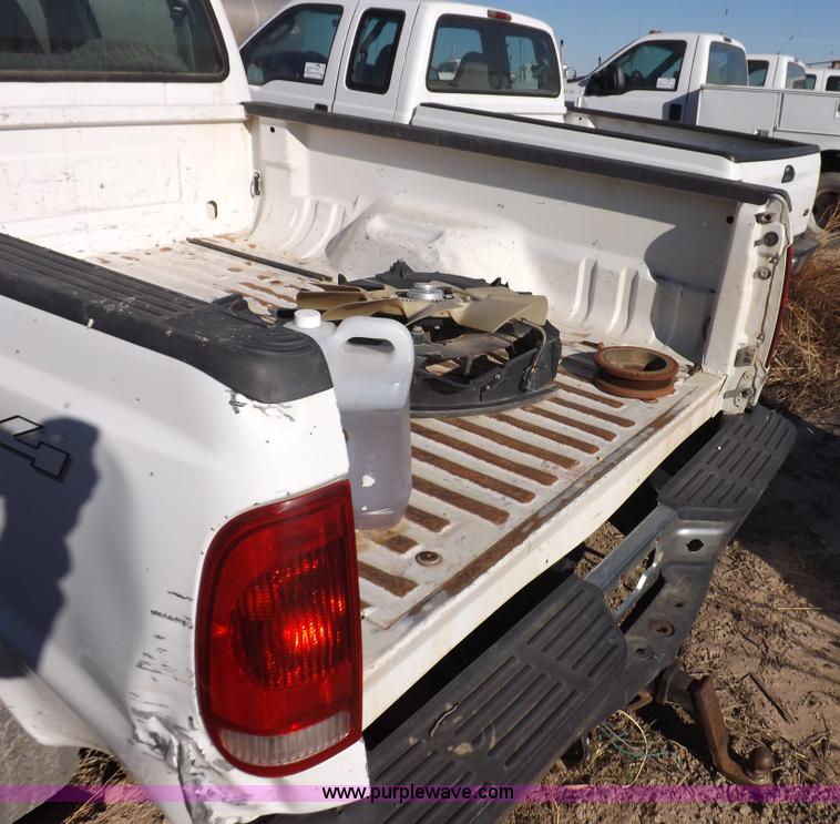 image for item I8423 2005 Ford F250 Super Duty XL Crew Cab pickup truck