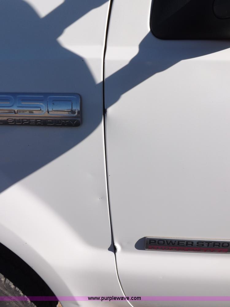image for item I8423 2005 Ford F250 Super Duty XL Crew Cab pickup truck