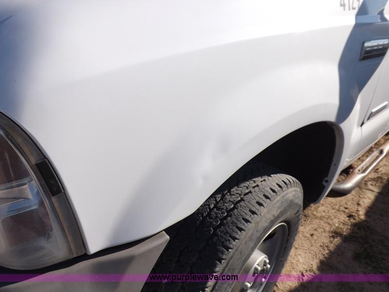 image for item I8423 2005 Ford F250 Super Duty XL Crew Cab pickup truck