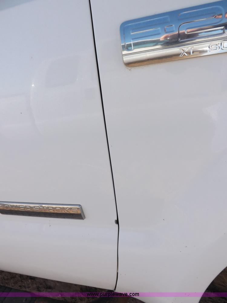 image for item I8423 2005 Ford F250 Super Duty XL Crew Cab pickup truck