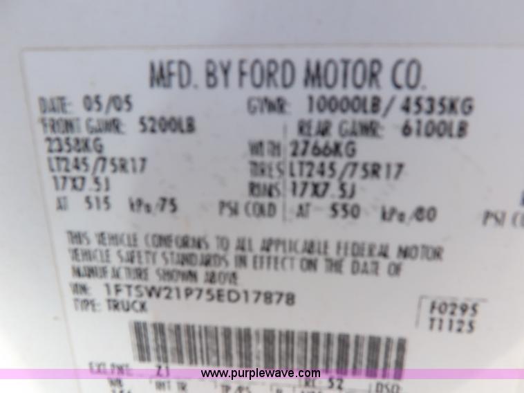 image for item I8423 2005 Ford F250 Super Duty XL Crew Cab pickup truck