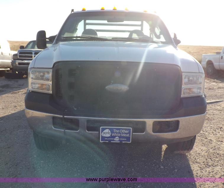 image for item I8425 2007 Ford F350 Super Duty XL flatbed truck