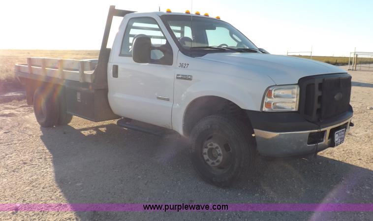 image for item I8425 2007 Ford F350 Super Duty XL flatbed truck