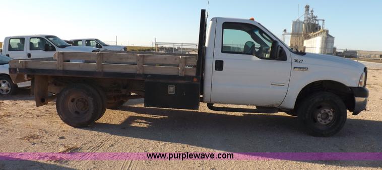 image for item I8425 2007 Ford F350 Super Duty XL flatbed truck