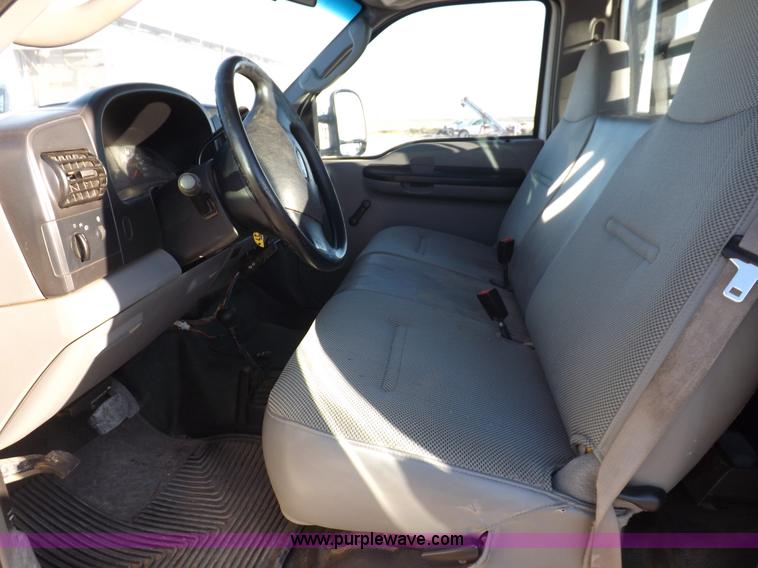 image for item I8425 2007 Ford F350 Super Duty XL flatbed truck