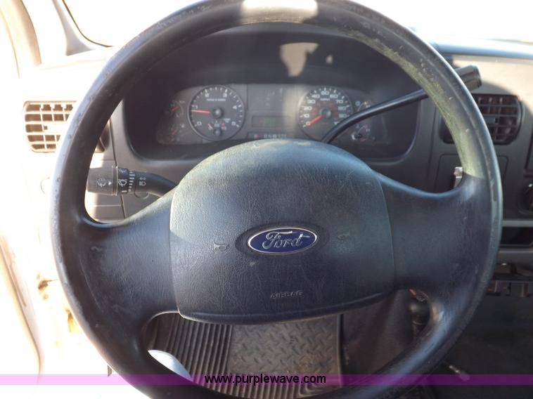 image for item I8425 2007 Ford F350 Super Duty XL flatbed truck