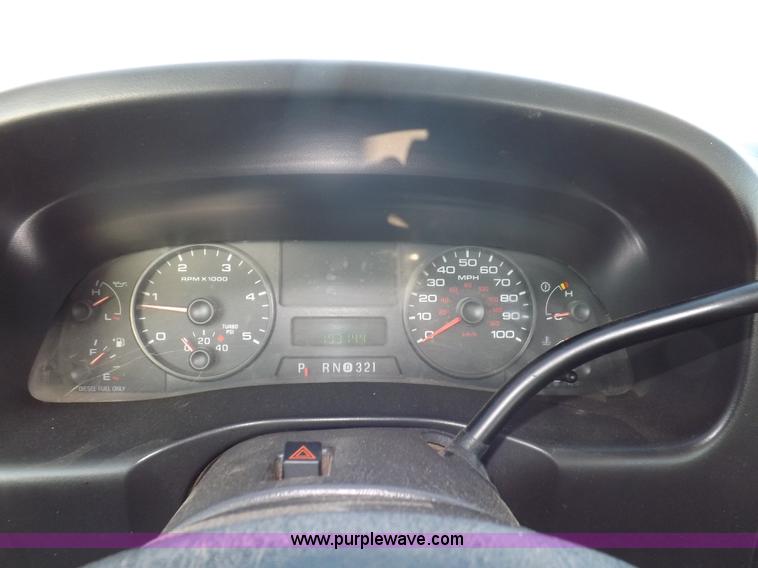 image for item I8425 2007 Ford F350 Super Duty XL flatbed truck