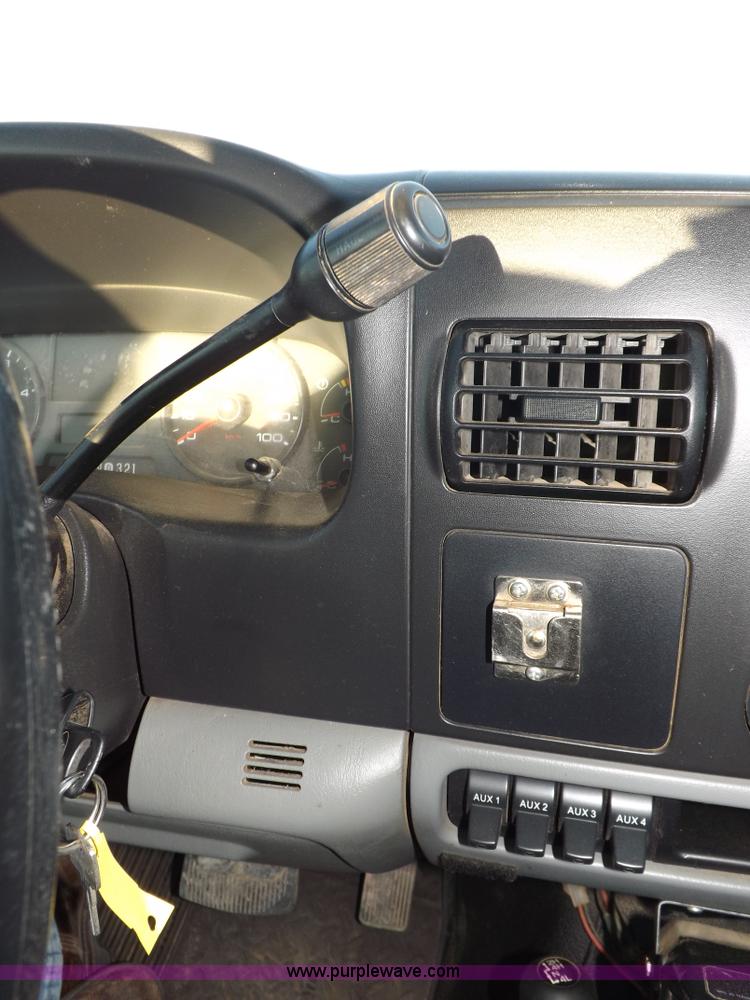 image for item I8425 2007 Ford F350 Super Duty XL flatbed truck