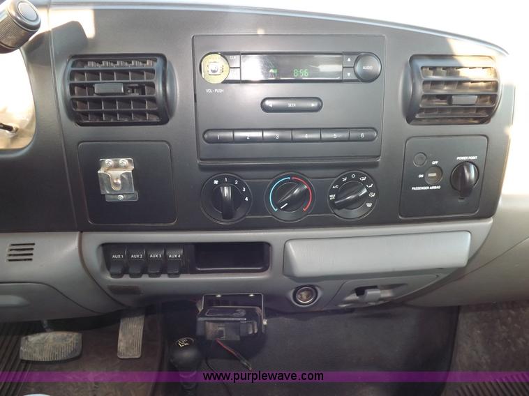 image for item I8425 2007 Ford F350 Super Duty XL flatbed truck