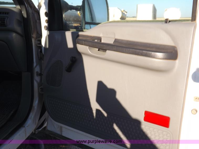 image for item I8425 2007 Ford F350 Super Duty XL flatbed truck