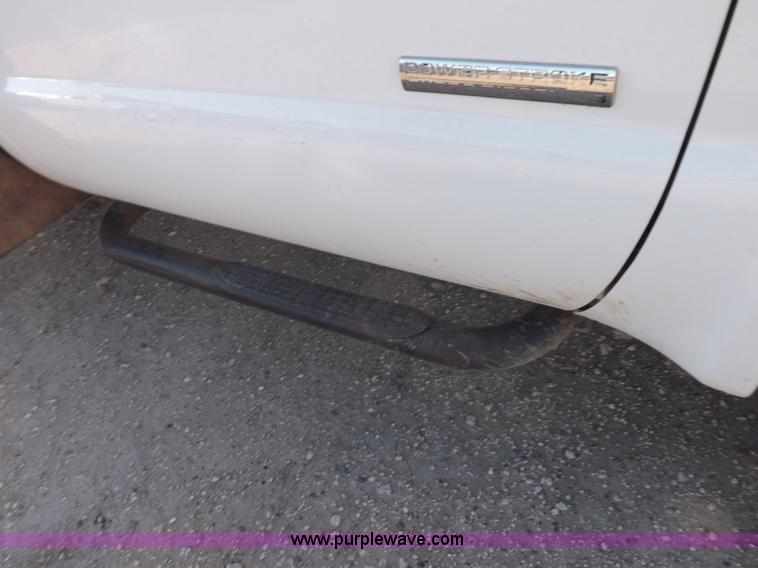 image for item I8425 2007 Ford F350 Super Duty XL flatbed truck