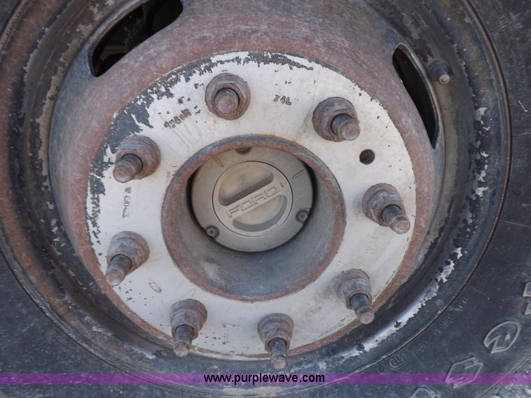 image for item I8425 2007 Ford F350 Super Duty XL flatbed truck