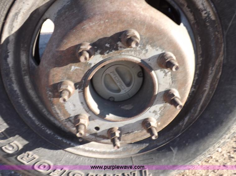 image for item I8425 2007 Ford F350 Super Duty XL flatbed truck