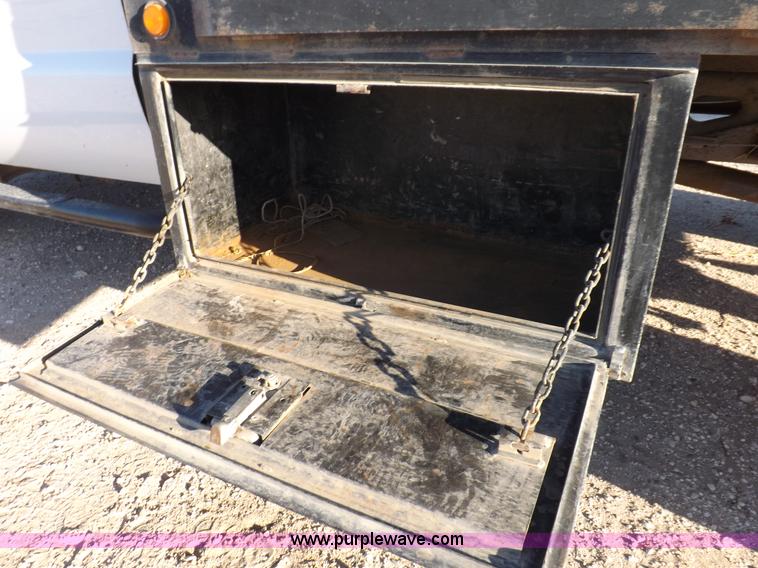 image for item I8425 2007 Ford F350 Super Duty XL flatbed truck